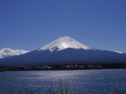 Mt. Fuji shows its superb view around Lake Kawaguchiko. images