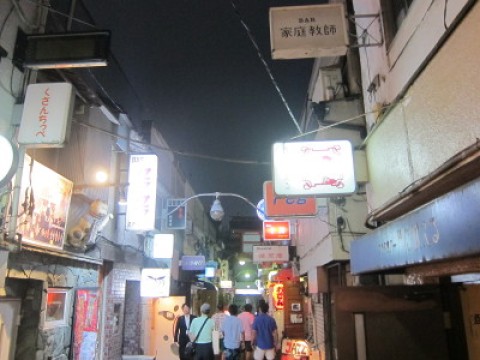 Deep crawl at night in Shinjuku - Golden Gai(District) images