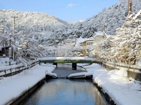 Only 2 hours from Kyoto. Enjoy snow and eating crabs in the Onsen resort founded 1,300 years ago images