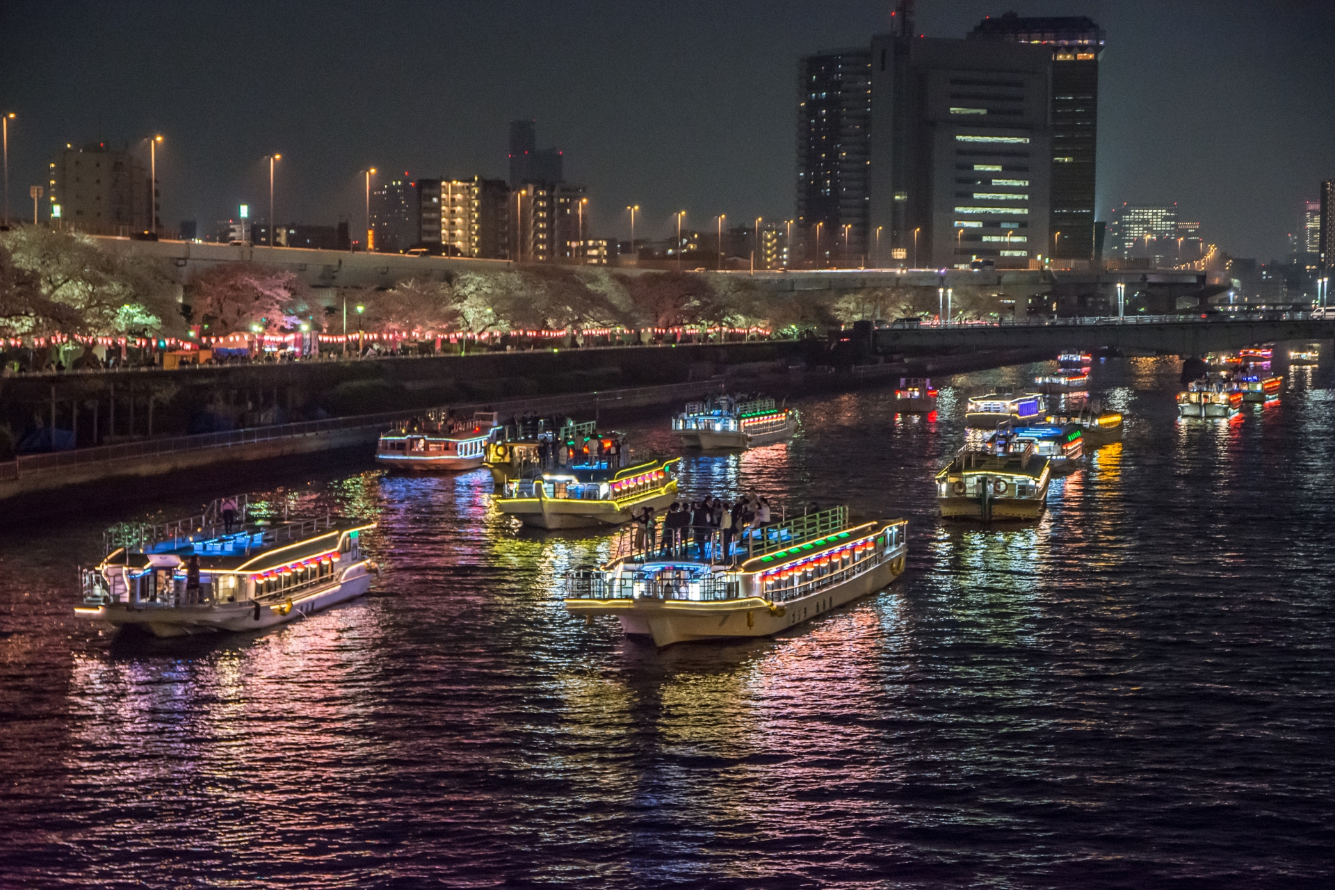 Enjoy Tokyo’s World-class Fireworks While Cruising On A Traditional 