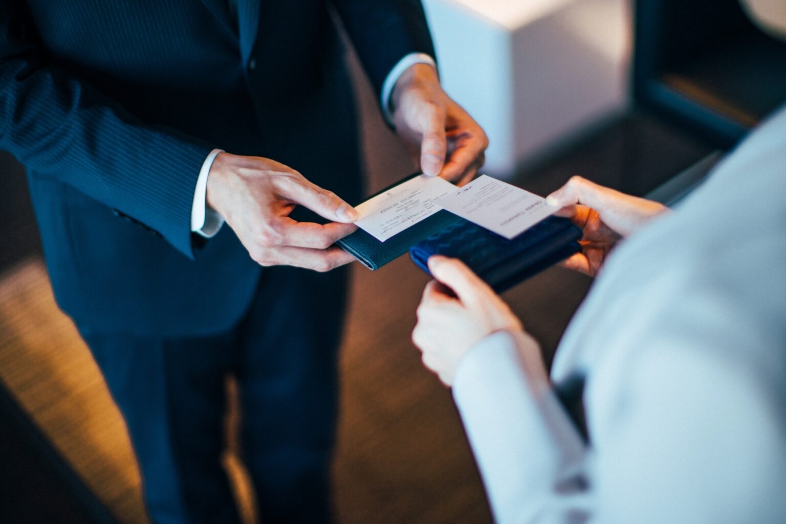 Meishi Manners A Guide To Japanese Business Card Etiquette Deep Japan