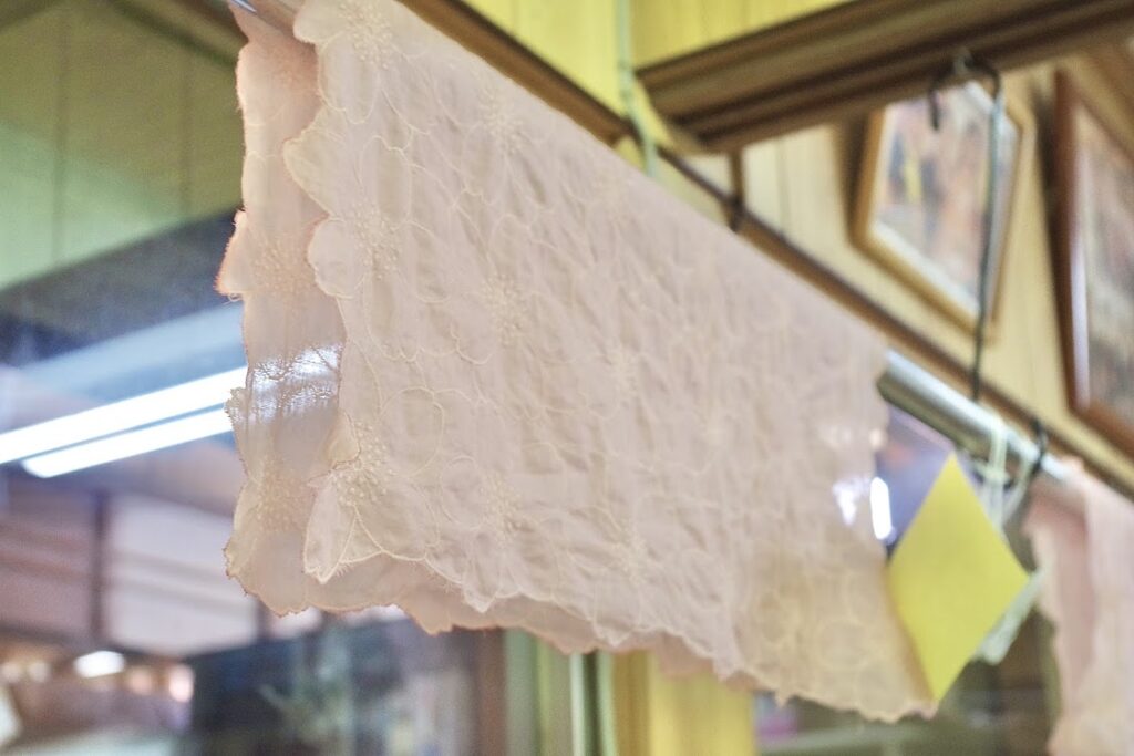 Sakura preserved in dyes and flavors: How locals give fallen blossoms new life in Unnan City 6 dryinghandkerchief