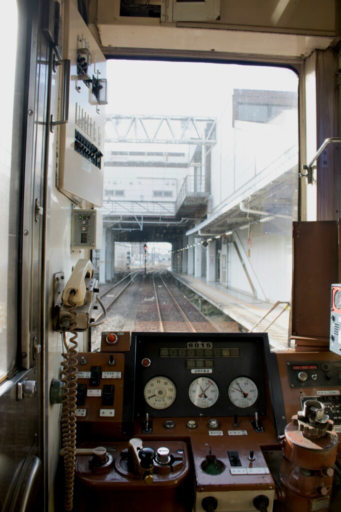 Japan's train system: The 8th Wonder of the World 2 yuta koike kfhae VEOXk unsplash